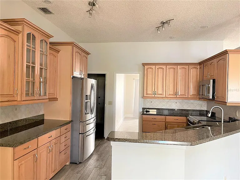 3913 Kiawa Dr — Photo 10