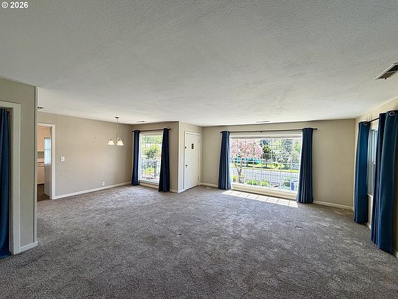 3rd image of 215 NE Broadway St