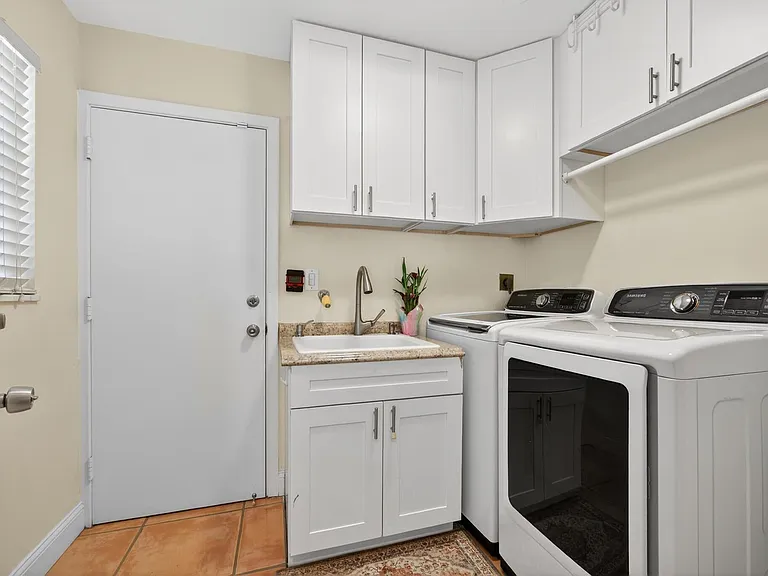 701 SW 5th St #701 — Photo 10