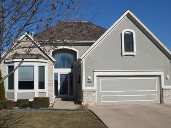 9839 Vista Dr, Lenexa, KS 66220