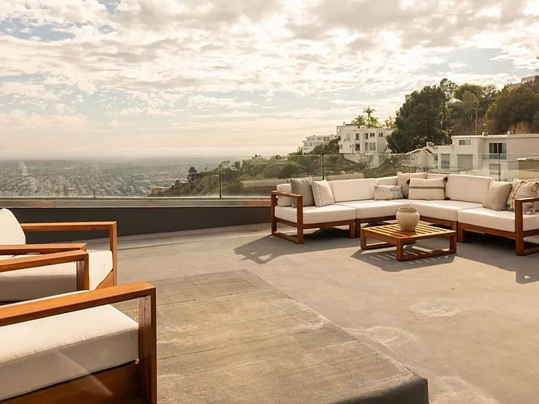 2158 Sunset Plaza Dr — Photo 2