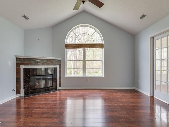 5th image of 3147 Riverview Ln