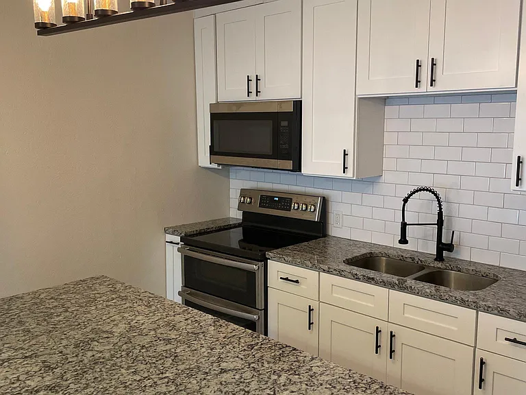 7810 N Van Dyke Pl #B — Photo 2