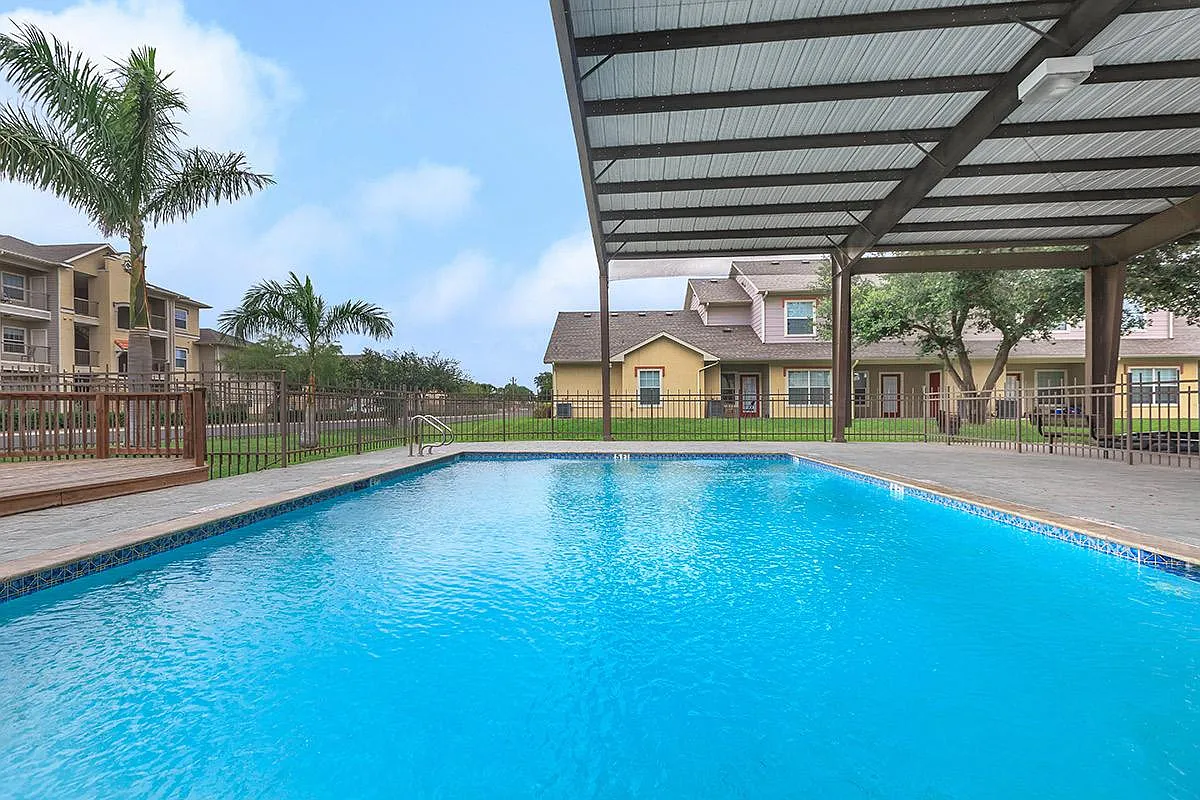 Retama Village II Apartments — Photo 3