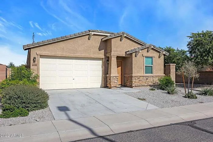 3 bed, 2.0 bath, 2005 sqft, $1,860 — Photo 4