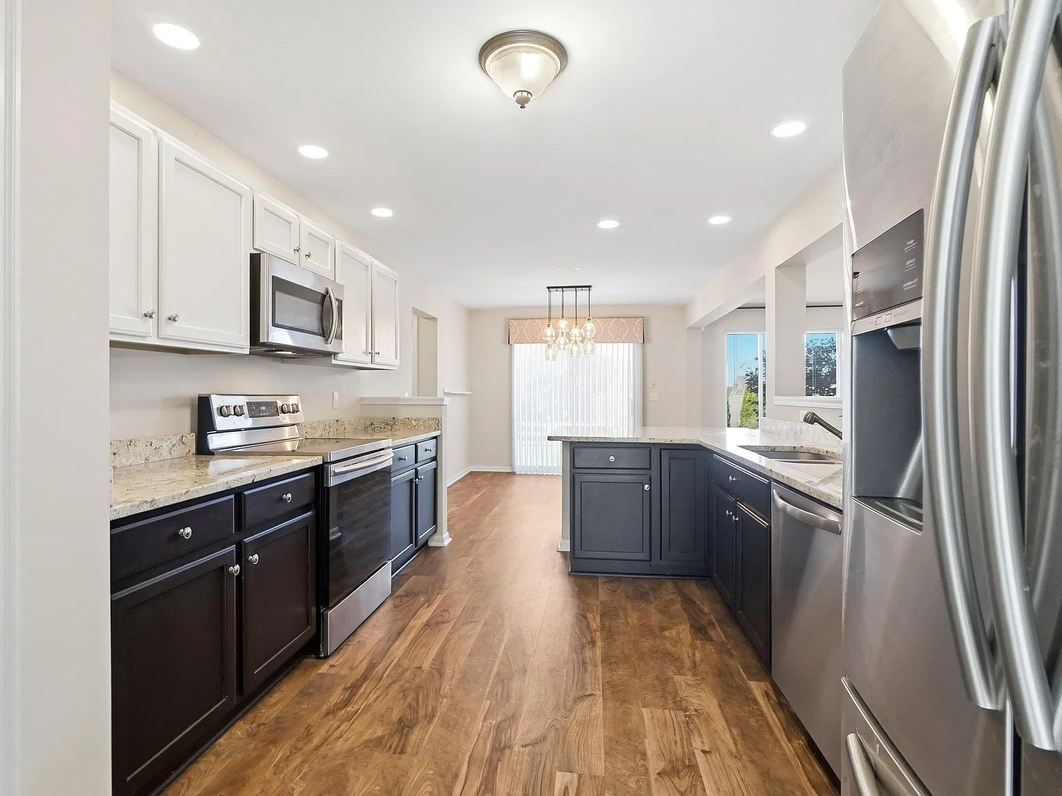 5 bed, 2.5 bath, 2505 sqft, $3,500 — Photo 2