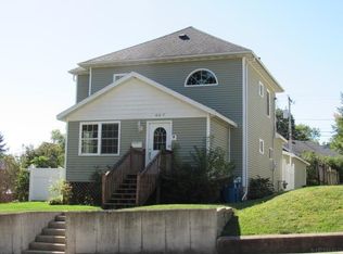 407 W 1st St, Monticello, IA 52310