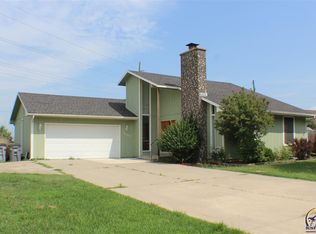 2660 W Ridge Dr, Emporia, KS 66801