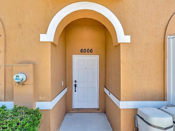 4th image of 6006 Woodlands Blvd