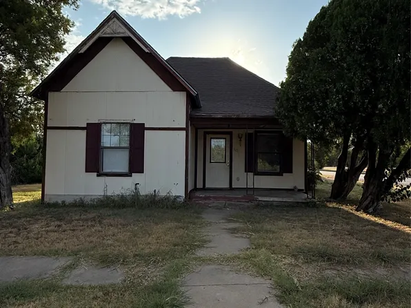 1115 S Concho St, Coleman, TX 76834