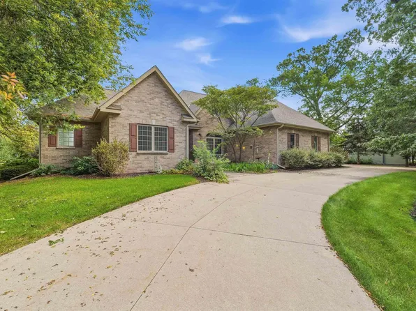 N8026 Oak Ln, Beaver Dam, WI 53916