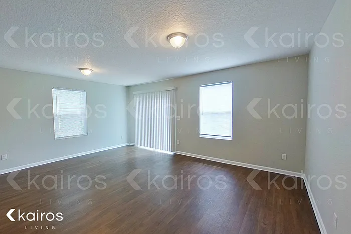 1331 Mull St — Photo 2