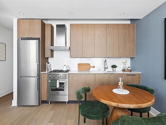 2nd image of 4322 Queens St #10E