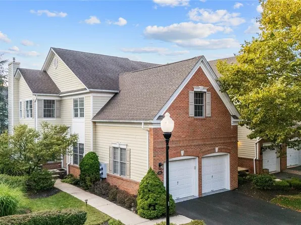 26 Chestnut Ct, Cedar Grove, NJ 07009