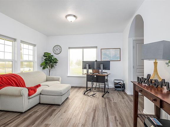 3rd image of 2811 S Highlands Blvd