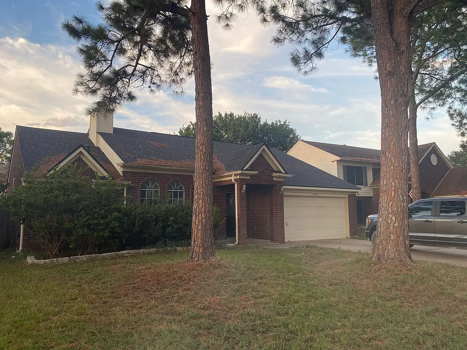 18158 Holly Green Dr