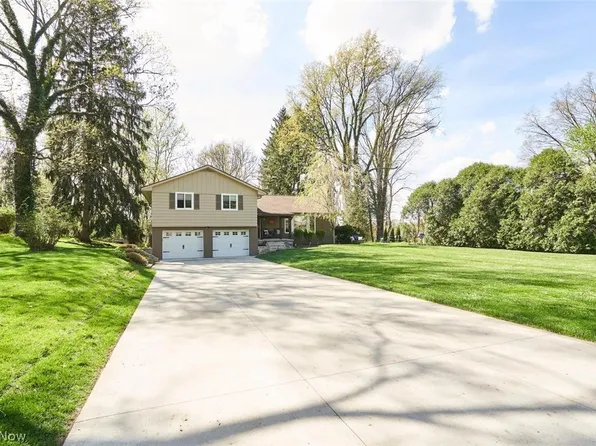 877 Locust Dr, Tallmadge, OH 44278