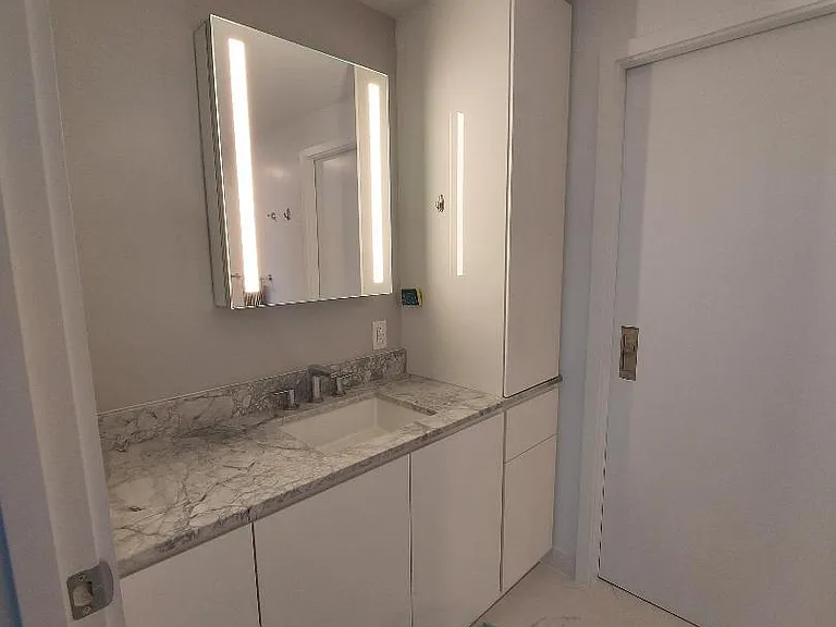 987 Queen St #1008 — Photo 16