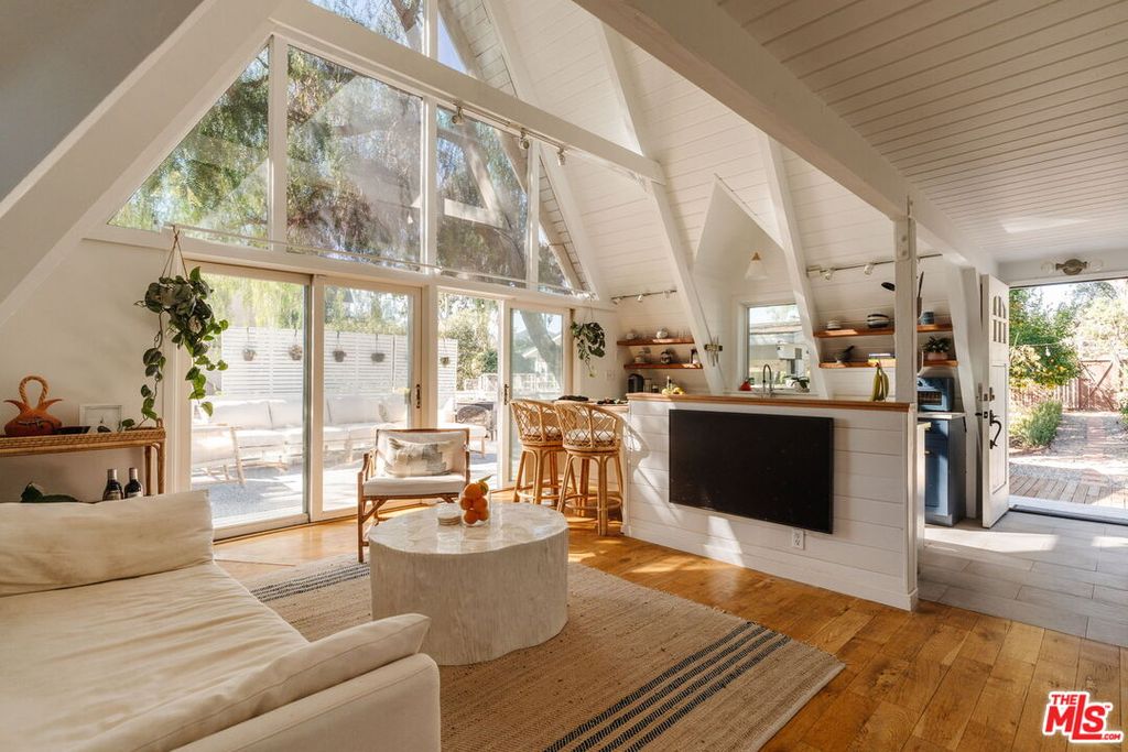 21316 Hillside Dr, Topanga, CA - More