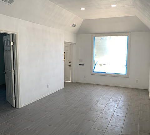 4th image of 837 E Lindsay St