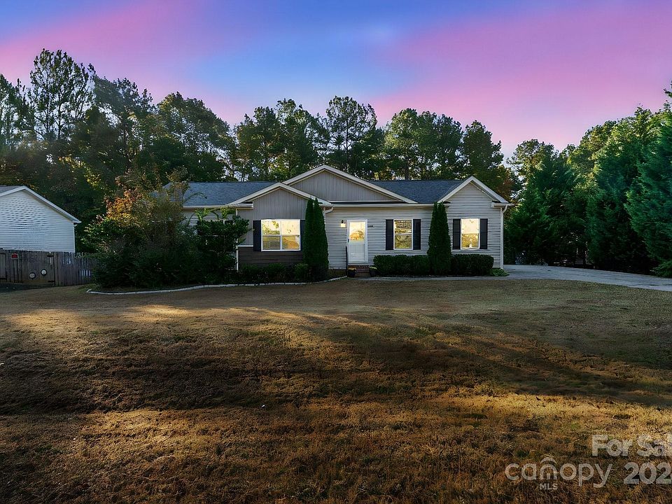1st image of 208 Brook Creek Dr