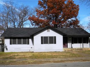 414 W 8th St, Bonham, TX 75418