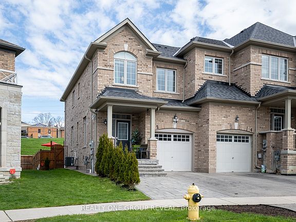 2nd image of 2 Rimrock Cres