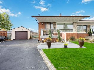 23 Lockington Ct, Toronto, ON M9M2C4