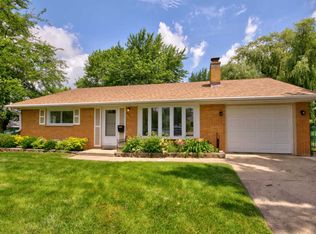 302 Laurel Ln, Streamwood, IL 60107