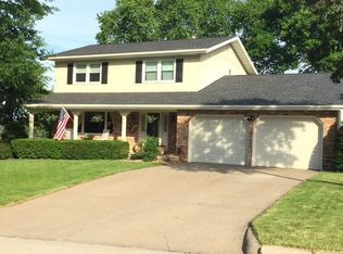 1210 Vista Ct, Muscatine, IA 52761