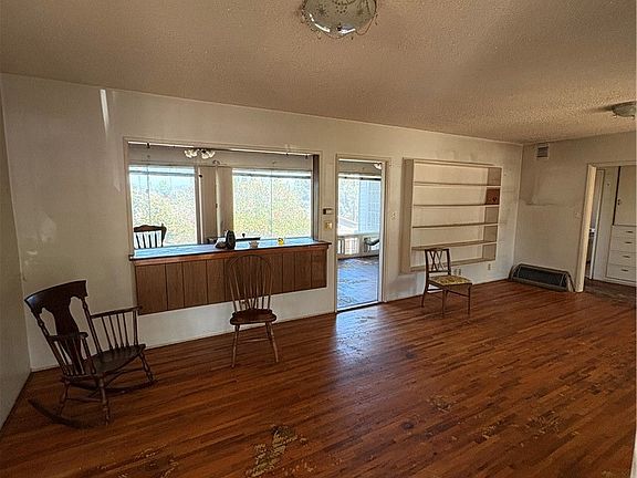 4th image of 102 E 7th Ave