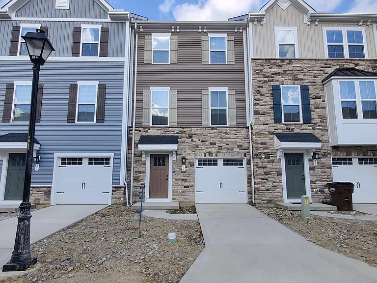 36 Wentworth Ln — Photo 2