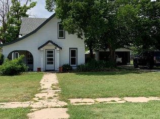 407 N 6th St, Wakeeney, KS 67672