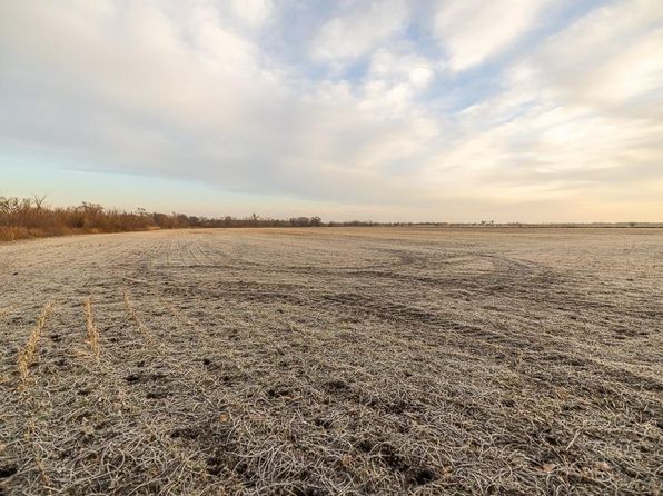 2720 Sand Creek Rd, Ottawa, KS 66067