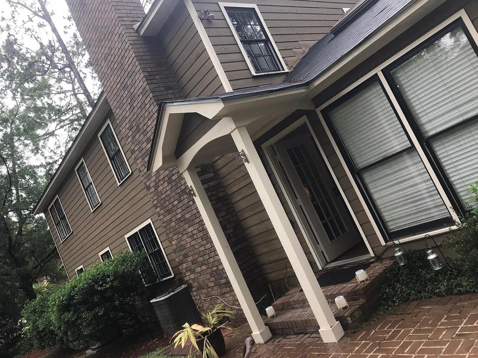 5 bed, 2.5 bath, 2604 sqft, $2,400 — Photo 3