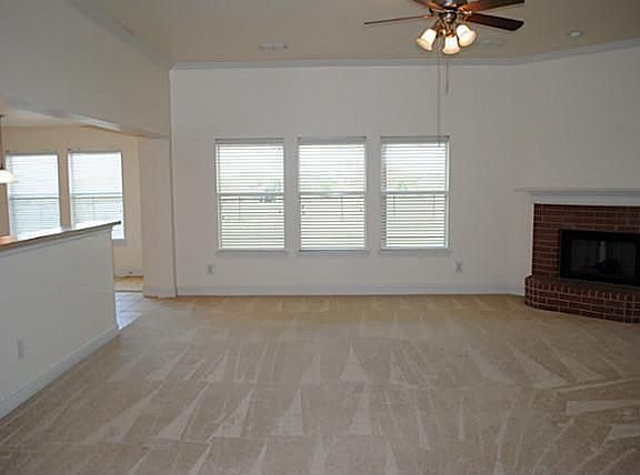 4th image of 2304 Silver Maple Dr