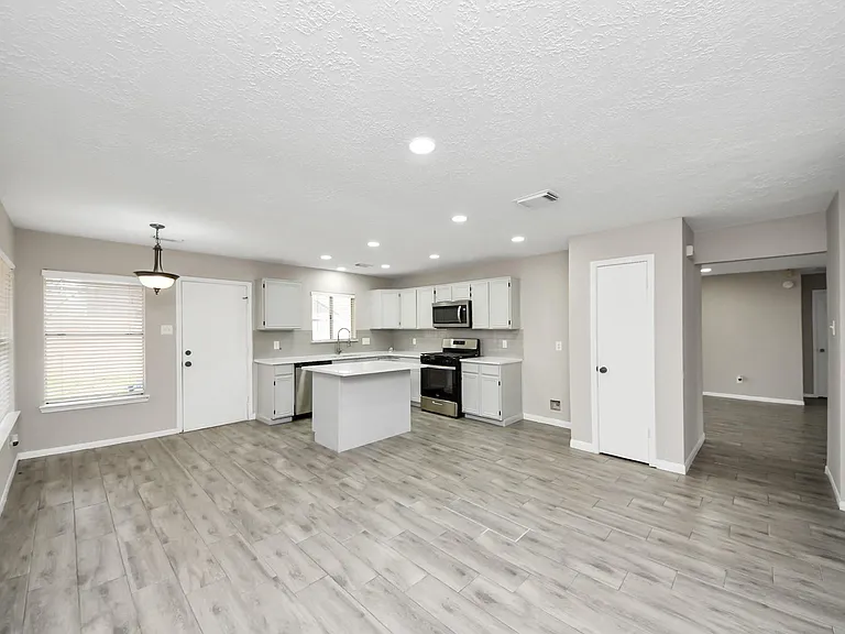 4915 Pecan Grove Dr — Photo 9