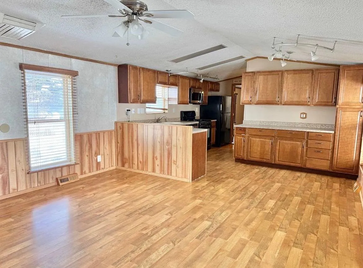 70 Twin Creek St — Photo 4