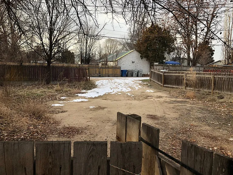 403 W Hazel St — Photo 12
