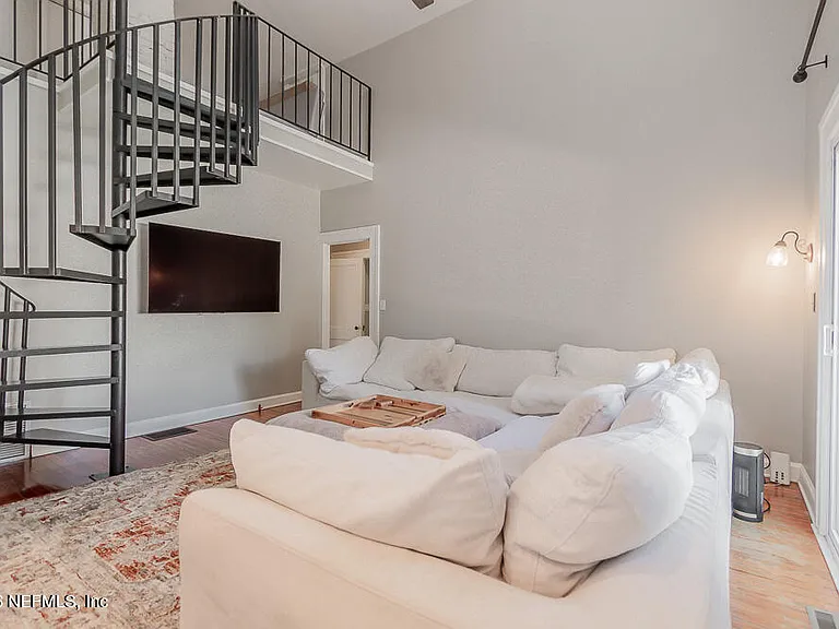 2751 Herschel St — Photo 16