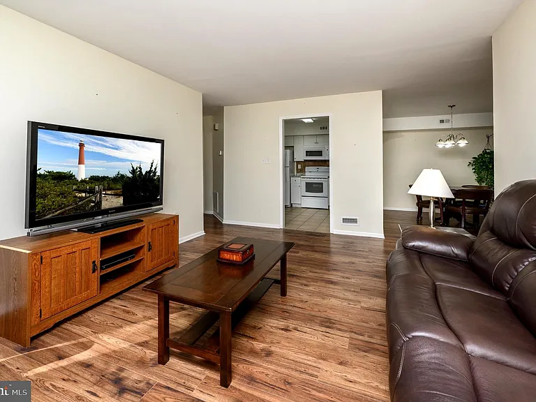 339 Woodlake Dr — Photo 9