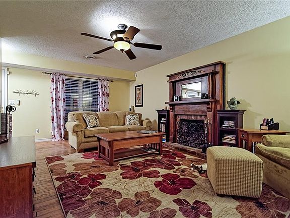 4th image of 2116 S Clover Dr