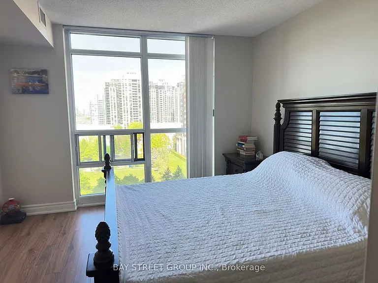 28 Harrison Garden Blvd #911 — Photo 9