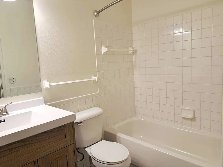 Corinthian Apartments — Photo 32