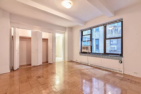 Rented by Manhattan Realty Group | media 6