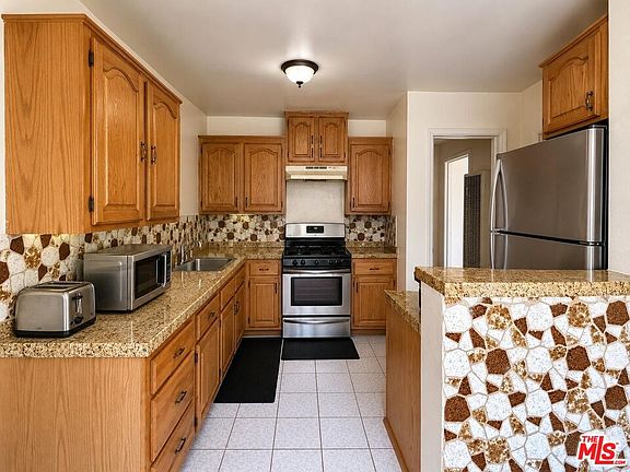 2nd image of 3566 Chesapeake Ave