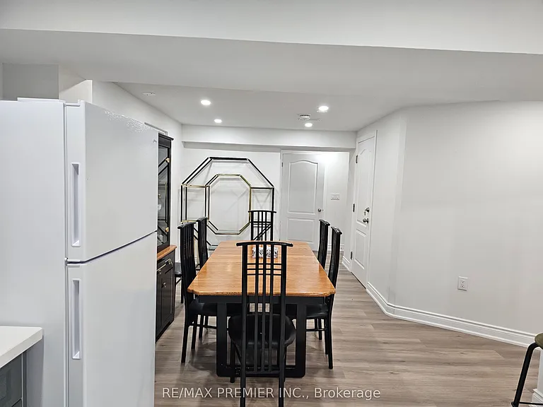 16 Vineyard Ct #B — Photo 24