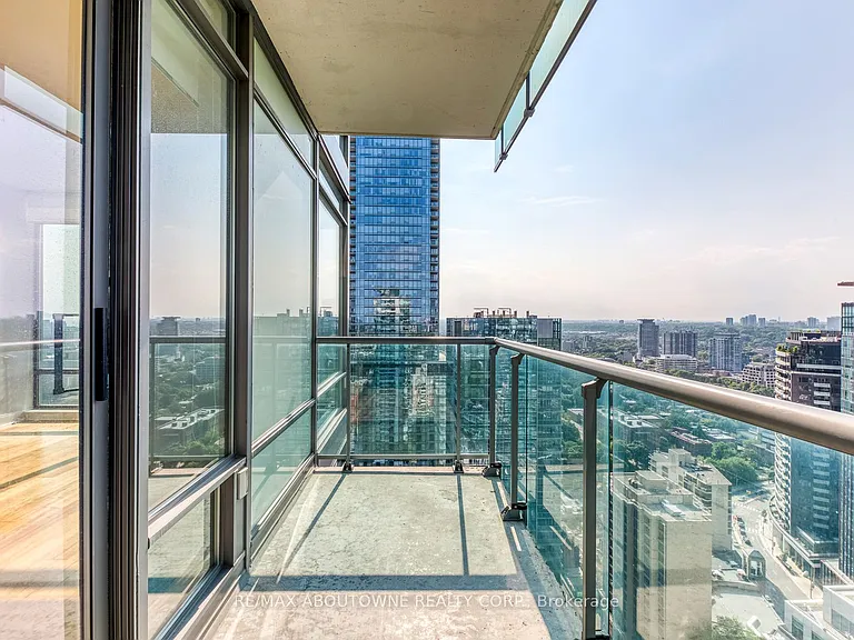 18 Yorkville Ave #3204 — Photo 25