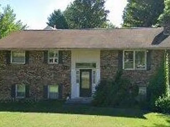 706 McBryde Dr, Blacksburg, VA 24060