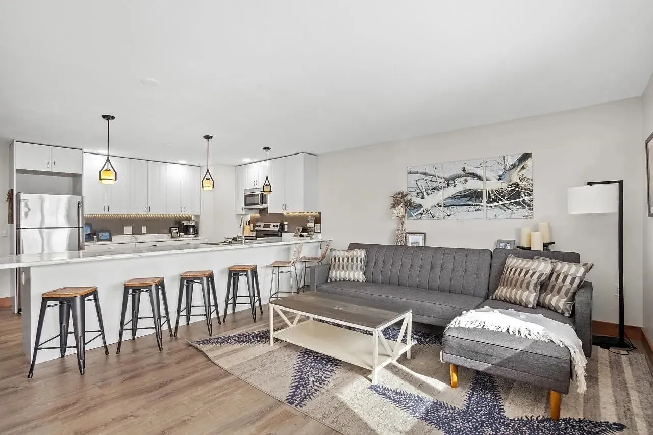 1 bed, 696 sqft, $2,795 — Photo 1